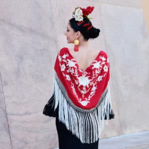 mantÓn bordado de flamenca rocÍo rojo Y MARFIL PORTADA