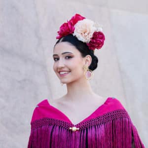 BROCHE DE FLAMENCA TRAJANO CON MANTONCILLO BUGANVILLA y flor aguas