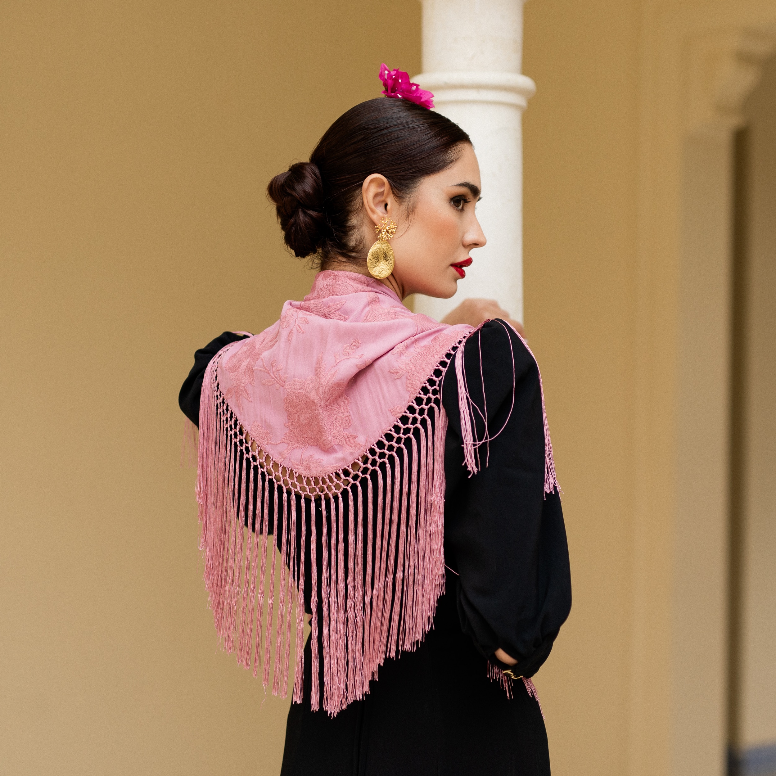 mantoncillo de flamenca mercedes maquillaje parte trasera