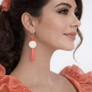 PENDIENTES DE FLAMENCA DE RESINA CARIDAD PORTADA