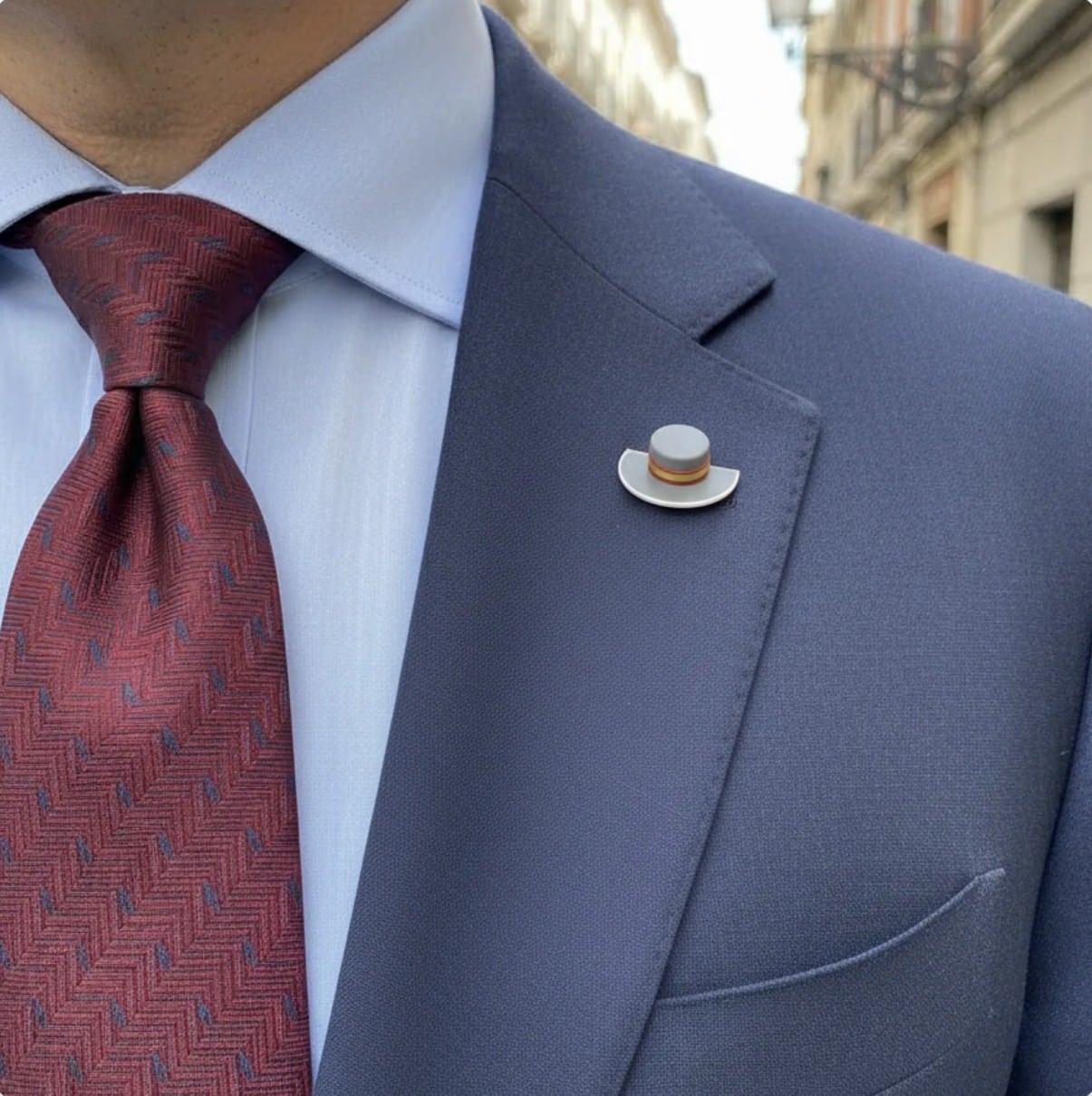 PIN SOMBRERO ROCIERO GRIS PORTADA