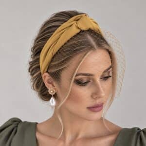 diadema callie para bodas con redecilla mostaza