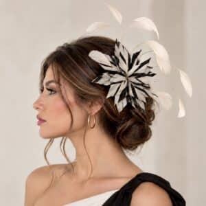tocado flor plumas edimburgo para bodas